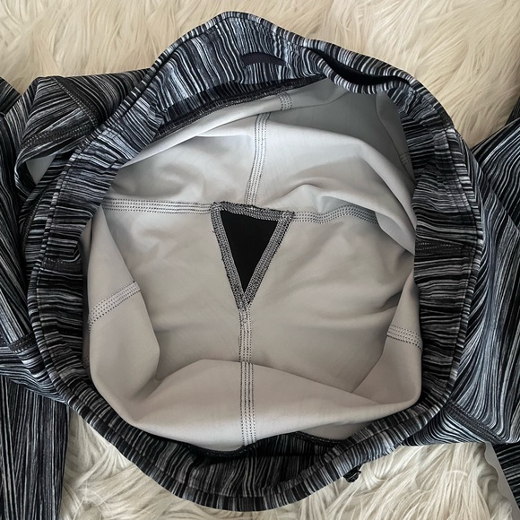{Lululemon} Tight Stuff Tight II 25" in Low Tide Alpine White Black - Womens 8 - Picture 9 of 11